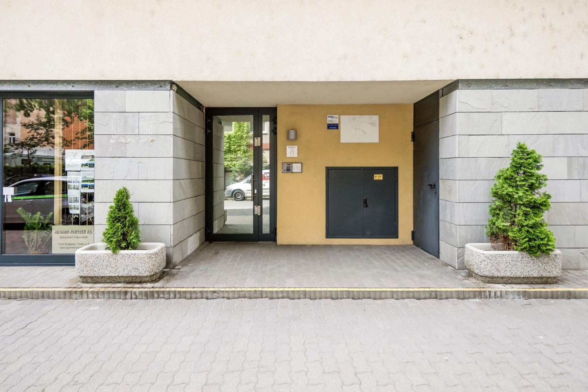 Modern Two-Bedroom Apartment With Free Parking, Budapest